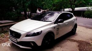 Volvo v40 cross country well maintained car..