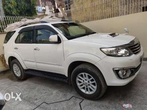 Toyota fortuner in mint condition white colour