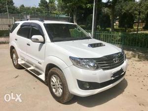 Toyota Fortuner 4x2 AT  Model, km, First Owner,