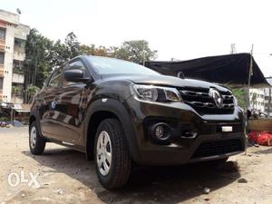 Sale a 15months old renault kwid car.