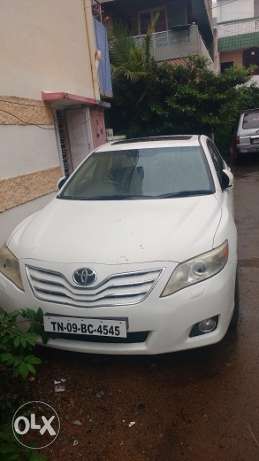 Toyata Camry MT white  moon roof