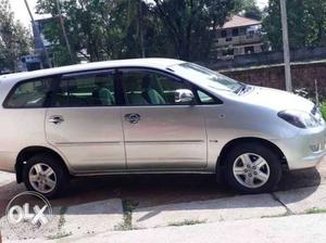  Toyota Innova diesel  Kms full option