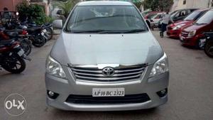 Toyota Innova 2.5 V 8 Str, , Diesel