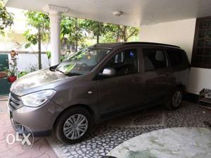 Renault Lodgy 8 seater perfect condition car
