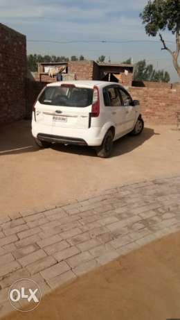  Ford Figo petrol  Kms