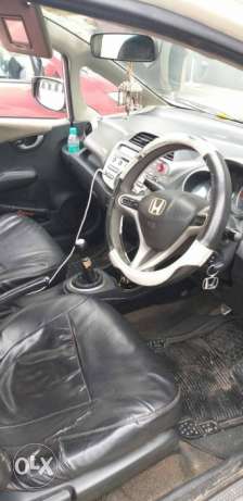 I wanna sell to  Honda Jazz top model i-vtec petrol