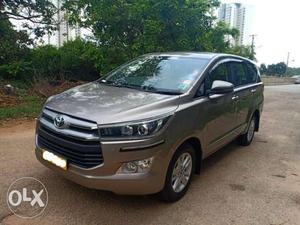 Toyota Innova Crysta 2.4 V 8 STR 