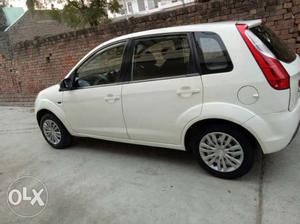  Ford Figo cng  Kms