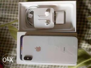 IPhone Xs Max silver 256 GB 10 days old with bill