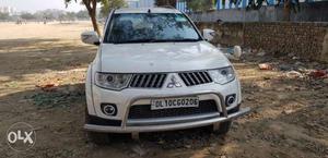 White Mitsubishi Pajero Sport 2.5 MT -  kms driven