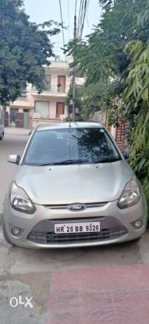  Ford Figo petrol  Kms