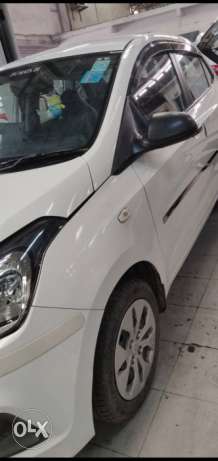 Hyundai Xcent cng  Kms  year