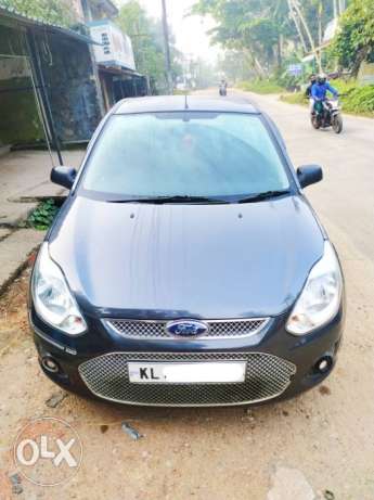 Figo Zxi single use low km showroom condition