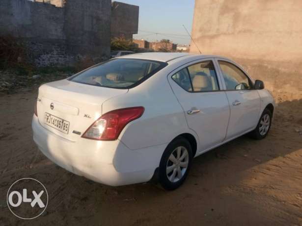  Nissan Sunny diesel  Kms