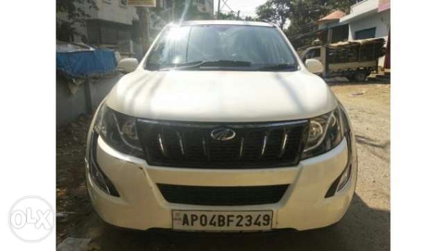 Mahindra xuv 500 fwd w10 bsiv in good condition