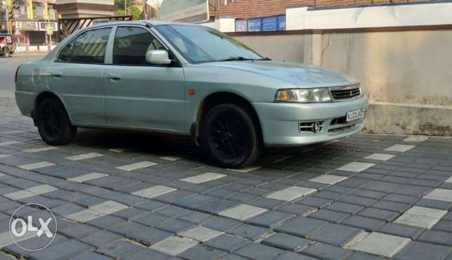 Mitsubishi Lancer Lxi , Petrol