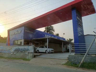 Visit Premier Car World for Maruti True Value Thakurpukur